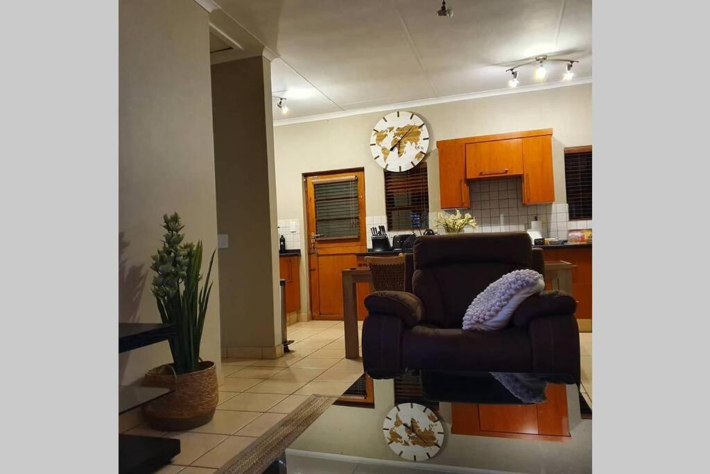 Plush Private Home ポロクワネ エクステリア 写真