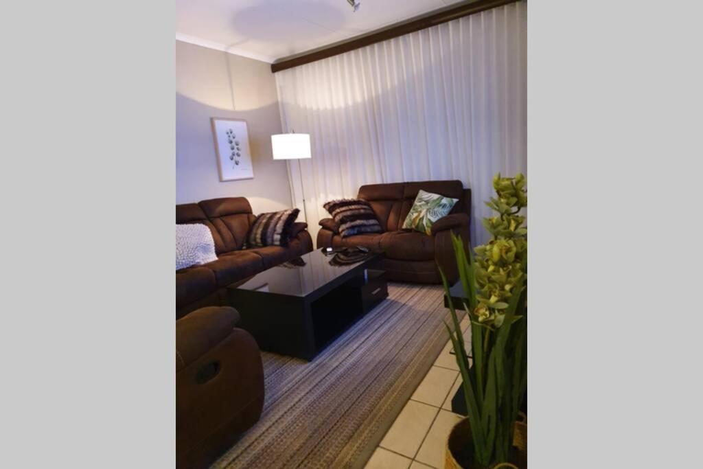 Plush Private Home ポロクワネ エクステリア 写真